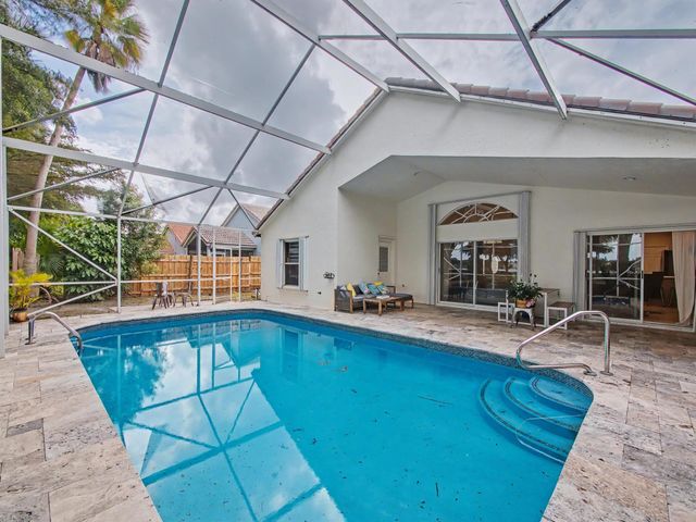 1971 Oak Berry Circle, Wellington, FL 33414