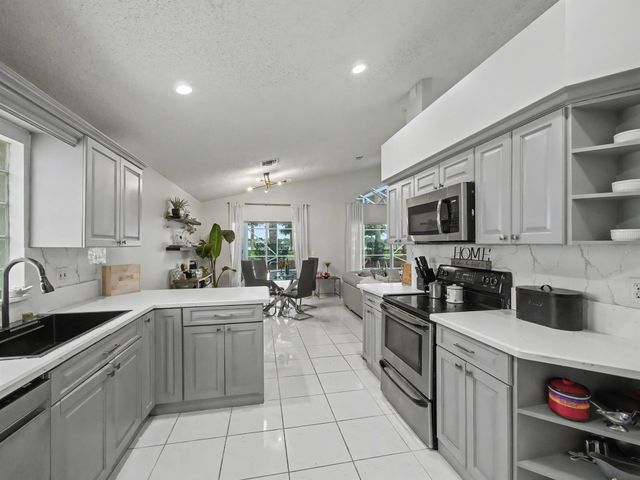 1971 Oak Berry Circle, Wellington, FL 33414