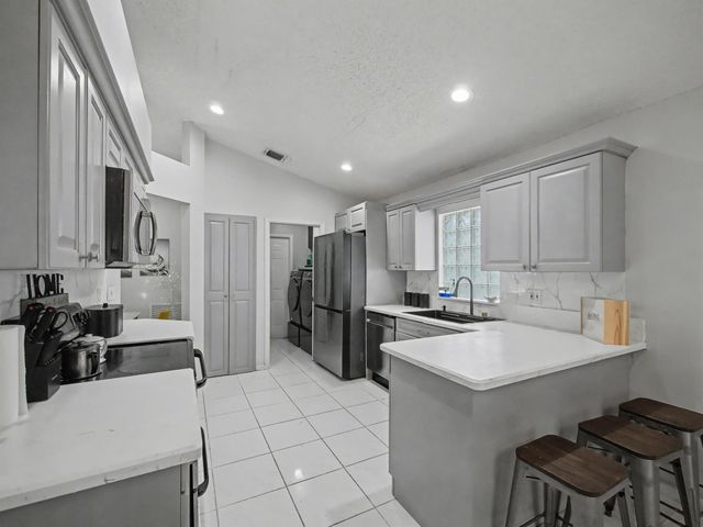 1971 Oak Berry Circle, Wellington, FL 33414