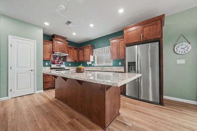 1301 Montecito Ct, Ione, CA 95640