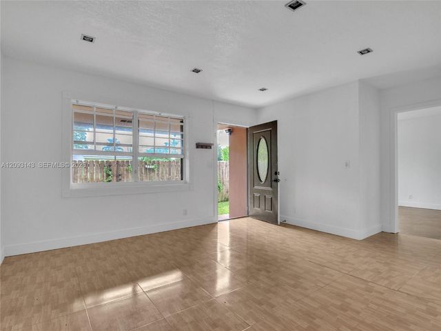 401 SW 4th Terrace, Hallandale Beach, FL 33009