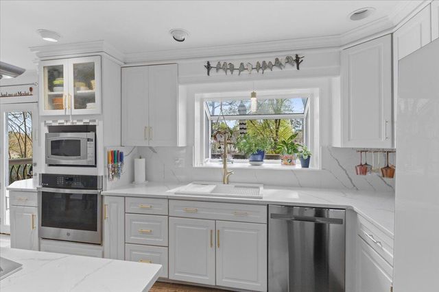 2440 Charing Cross DR, Roanoke, VA 24018