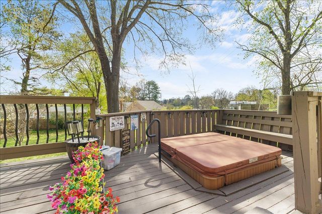 2440 Charing Cross DR, Roanoke, VA 24018