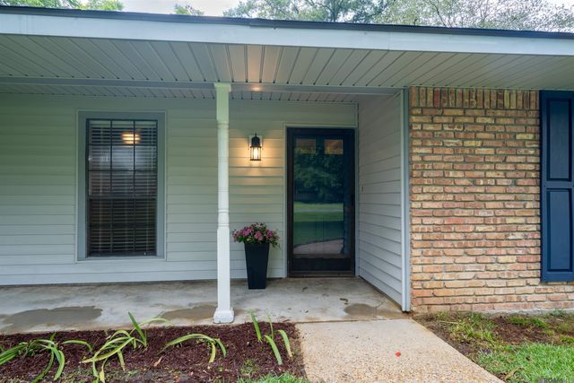13423 Clear Oak Ave, Central, LA 70818