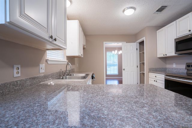 13423 Clear Oak Ave, Central, LA 70818