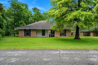 13423 Clear Oak Ave, Central, LA 70818