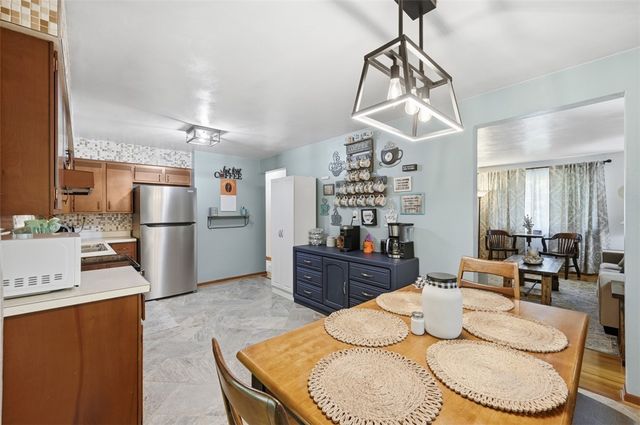 28 Guinn Dr, Amwell, PA 15301