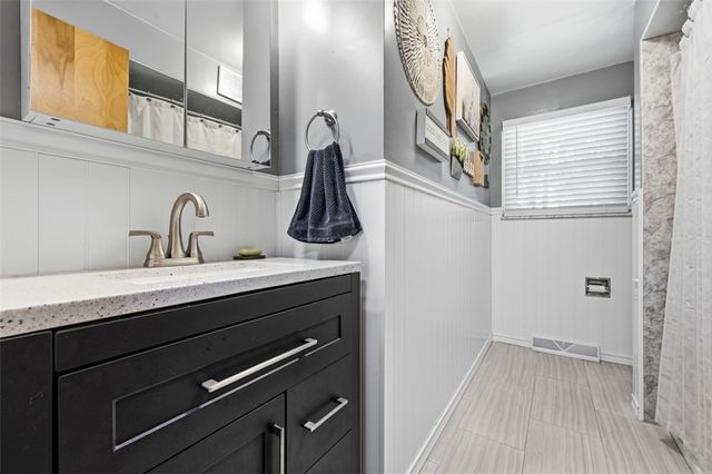28 Guinn Dr, Amwell, PA 15301