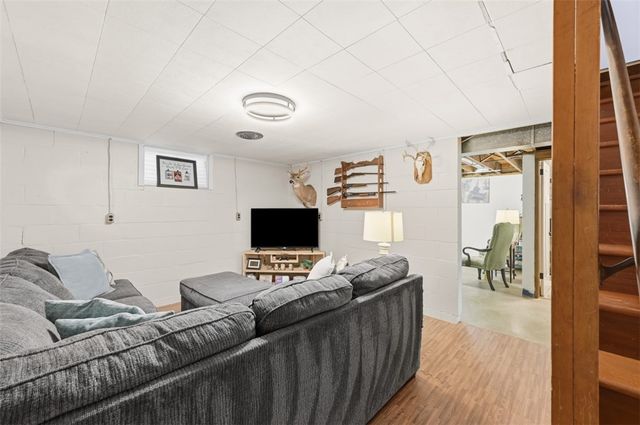 28 Guinn Dr, Amwell, PA 15301