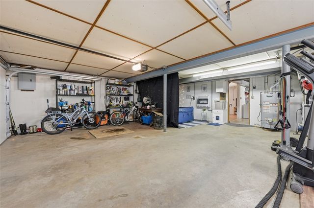 28 Guinn Dr, Amwell, PA 15301