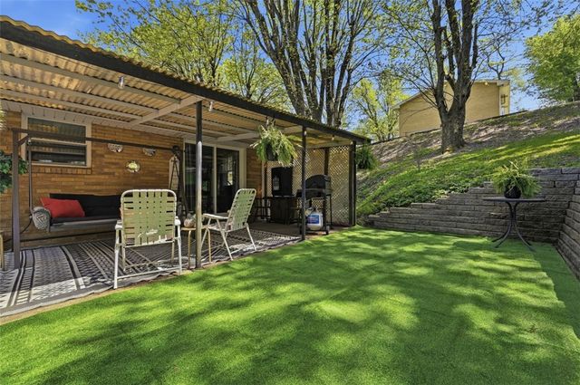 28 Guinn Dr, Amwell, PA 15301