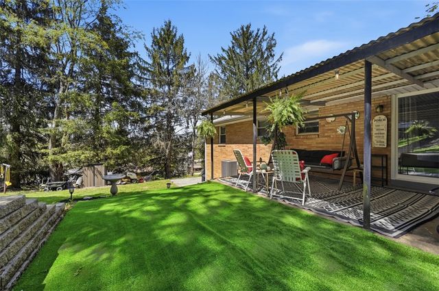 28 Guinn Dr, Amwell, PA 15301