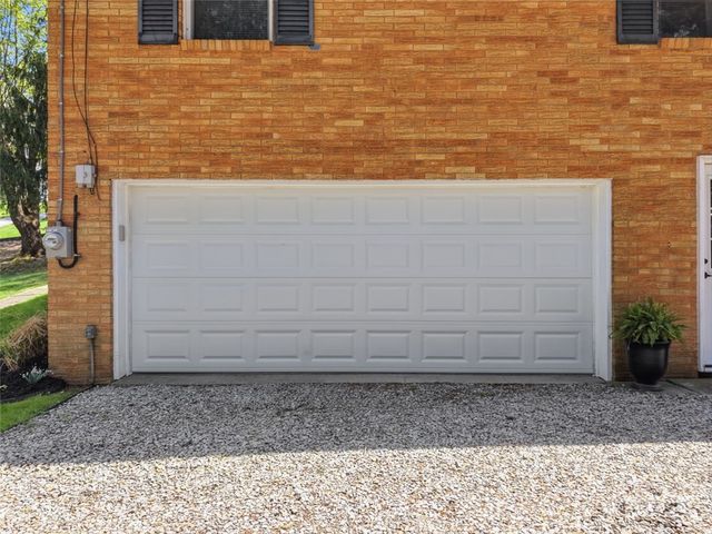28 Guinn Dr, Amwell, PA 15301