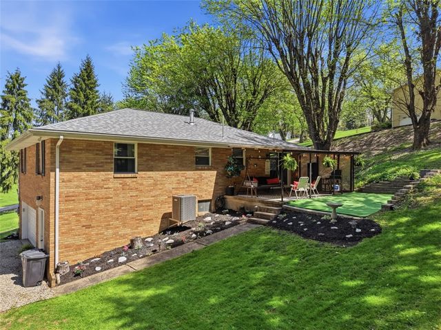 28 Guinn Dr, Amwell, PA 15301