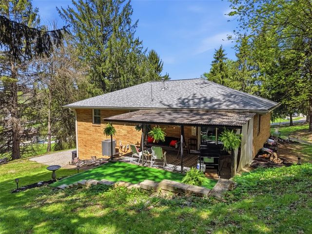 28 Guinn Dr, Amwell, PA 15301