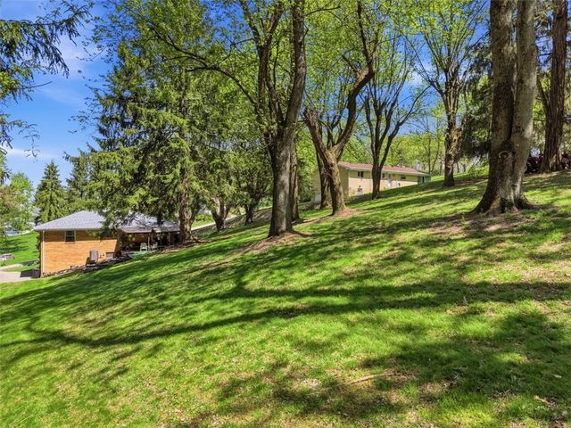 28 Guinn Dr, Amwell, PA 15301