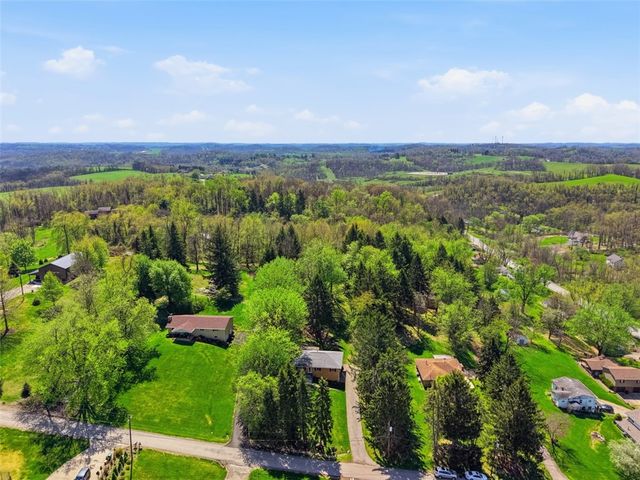 28 Guinn Dr, Amwell, PA 15301