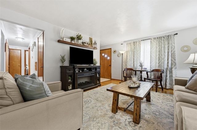 28 Guinn Dr, Amwell, PA 15301