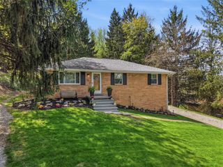 28 Guinn Dr, Amwell, PA 15301