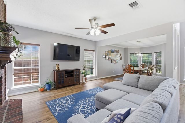 1214 Holly Hill Drive, Grand Prairie, TX 75052
