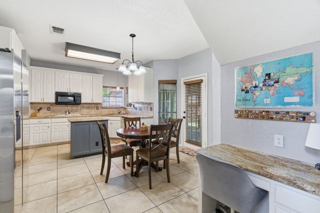 1214 Holly Hill Drive, Grand Prairie, TX 75052