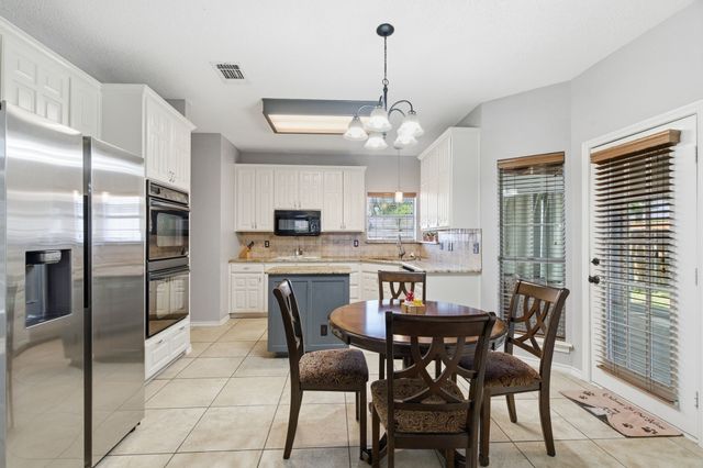 1214 Holly Hill Drive, Grand Prairie, TX 75052