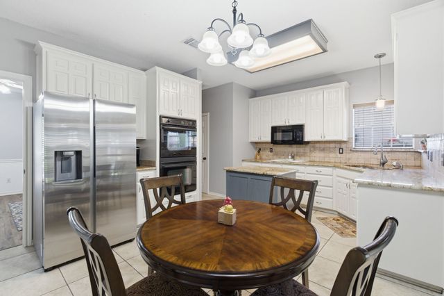 1214 Holly Hill Drive, Grand Prairie, TX 75052