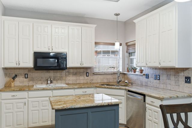 1214 Holly Hill Drive, Grand Prairie, TX 75052