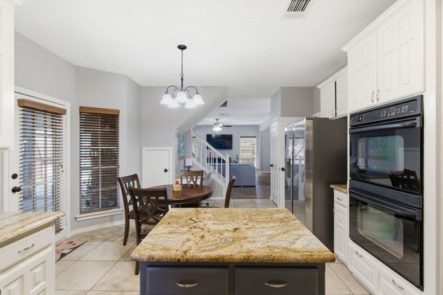 1214 Holly Hill Drive, Grand Prairie, TX 75052