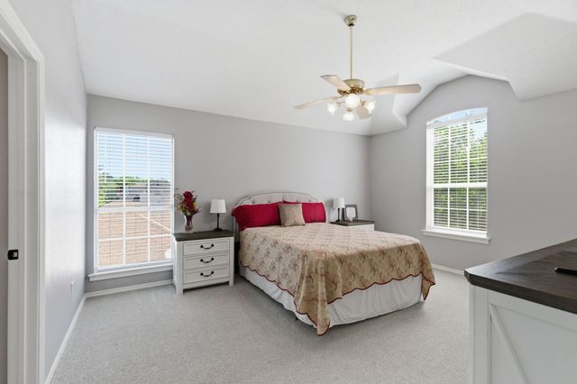 1214 Holly Hill Drive, Grand Prairie, TX 75052