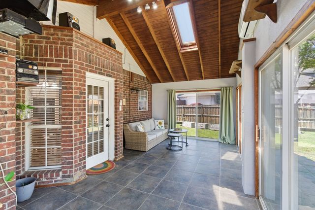 1214 Holly Hill Drive, Grand Prairie, TX 75052