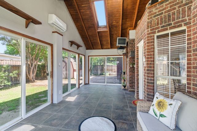 1214 Holly Hill Drive, Grand Prairie, TX 75052
