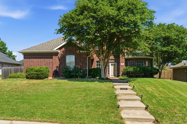 1214 Holly Hill Drive, Grand Prairie, TX 75052