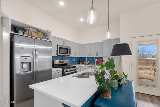 5822 WILLET Drive, Santa Teresa, NM 88008