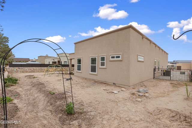 5822 WILLET Drive, Santa Teresa, NM 88008