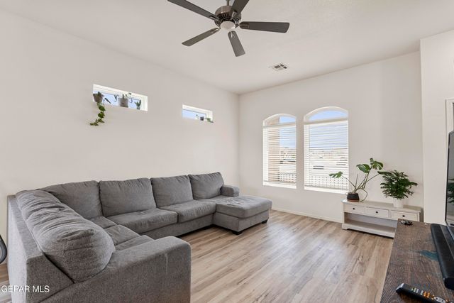 5822 WILLET Drive, Santa Teresa, NM 88008