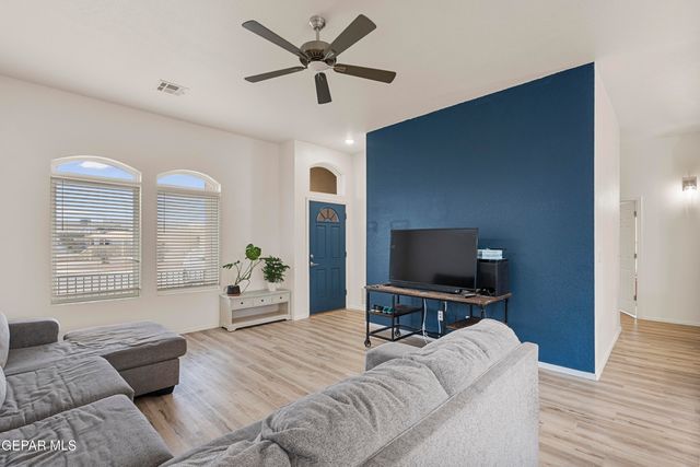 5822 WILLET Drive, Santa Teresa, NM 88008