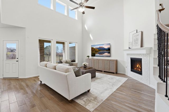 208 Peninsula Point Drive, Montgomery, TX 77356