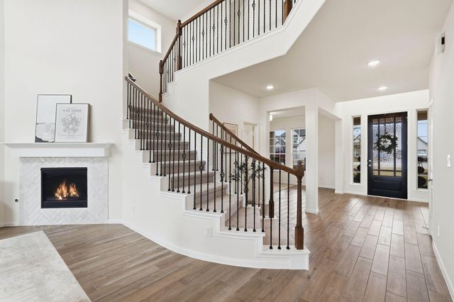 208 Peninsula Point Drive, Montgomery, TX 77356