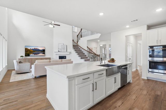 208 Peninsula Point Drive, Montgomery, TX 77356