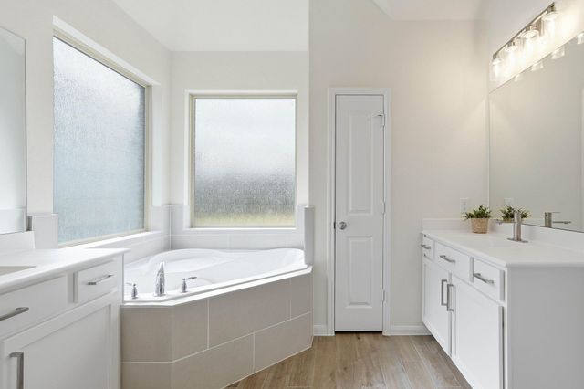 208 Peninsula Point Drive, Montgomery, TX 77356