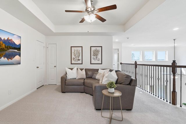 208 Peninsula Point Drive, Montgomery, TX 77356