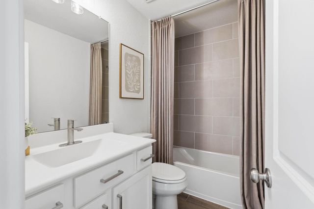 208 Peninsula Point Drive, Montgomery, TX 77356