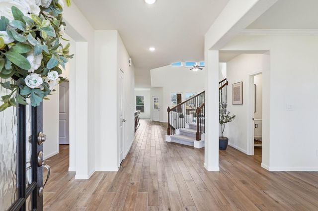 208 Peninsula Point Drive, Montgomery, TX 77356