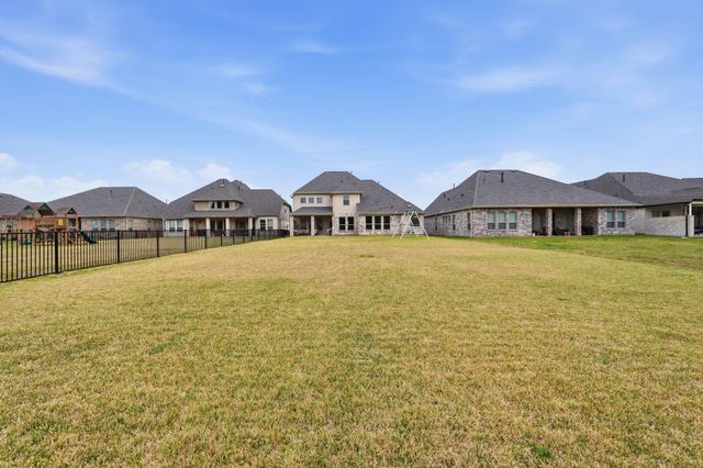 208 Peninsula Point Drive, Montgomery, TX 77356