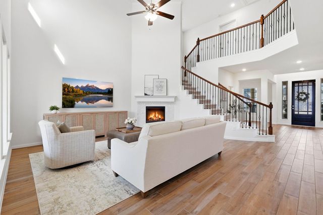 208 Peninsula Point Drive, Montgomery, TX 77356