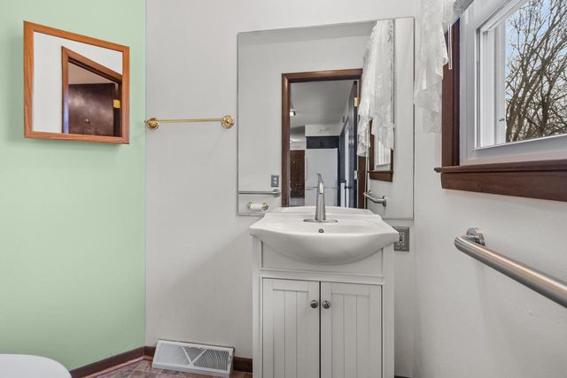 301 W Westlawn AVENUE, Elkhorn, WI 53121