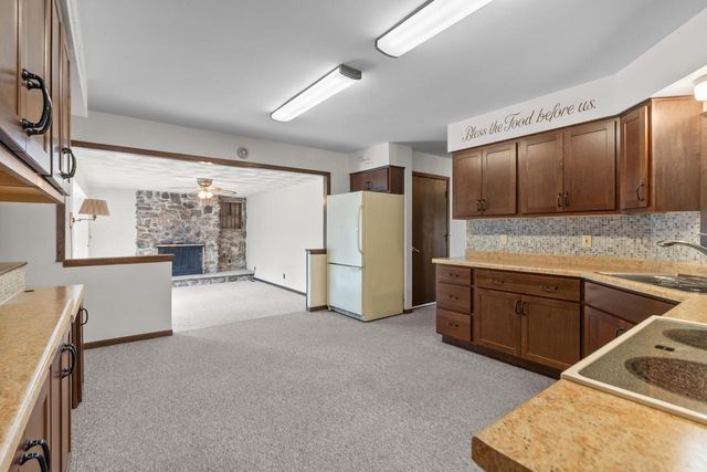 301 W Westlawn AVENUE, Elkhorn, WI 53121