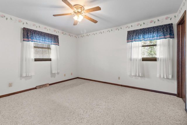 301 W Westlawn AVENUE, Elkhorn, WI 53121