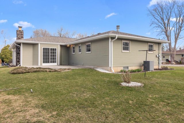 301 W Westlawn AVENUE, Elkhorn, WI 53121